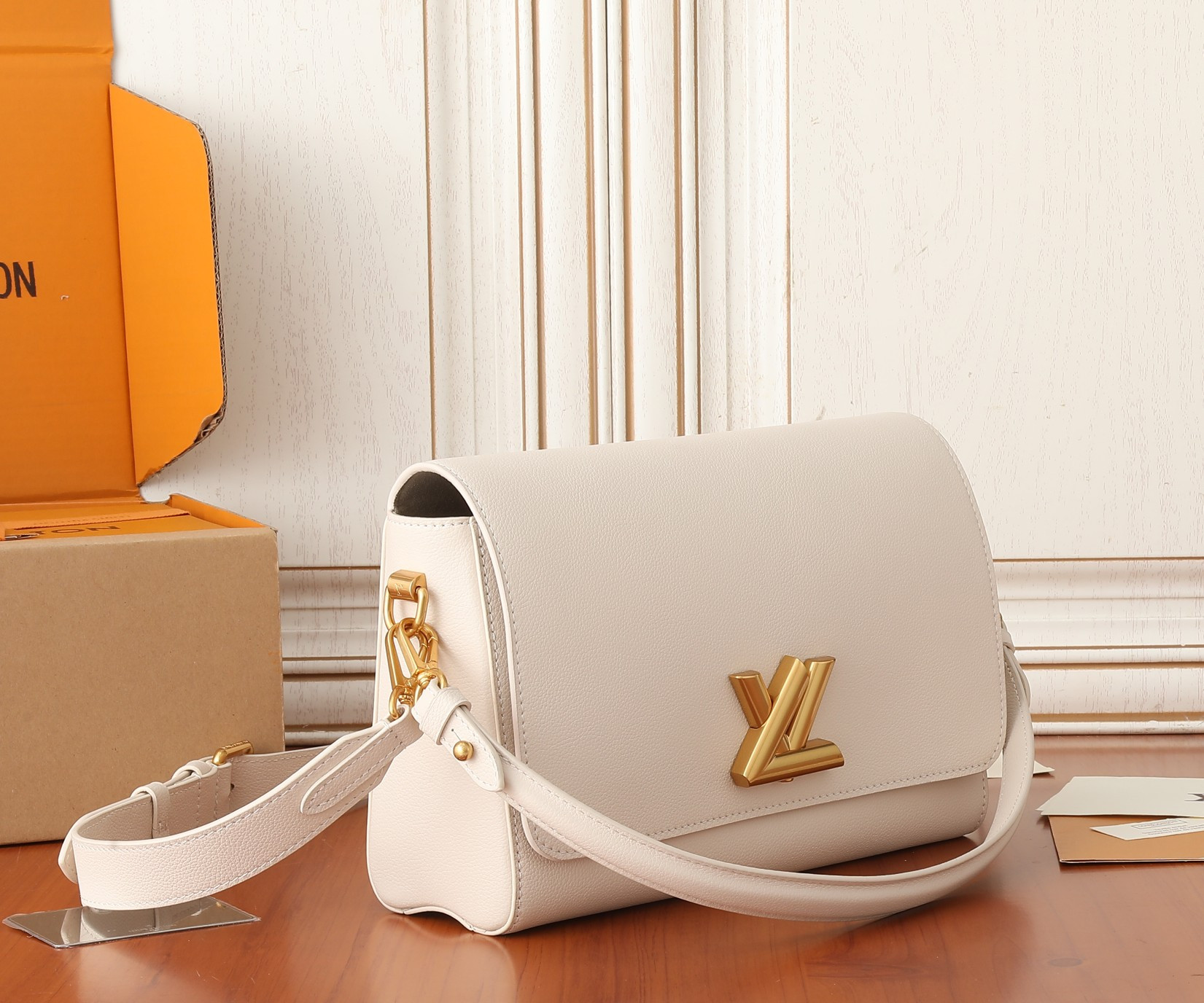 LV Soft Twist M25359 10.6 x 7.5 x 3.5 inches