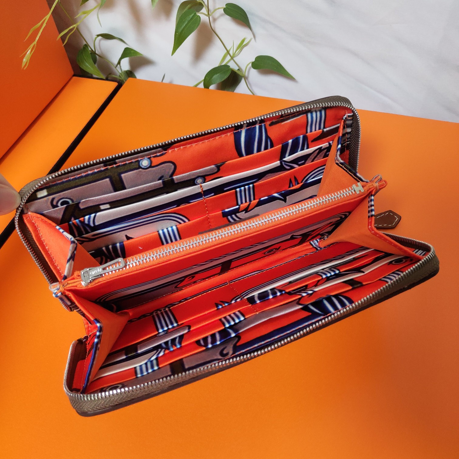 H**me5 long wallet 20x11cm