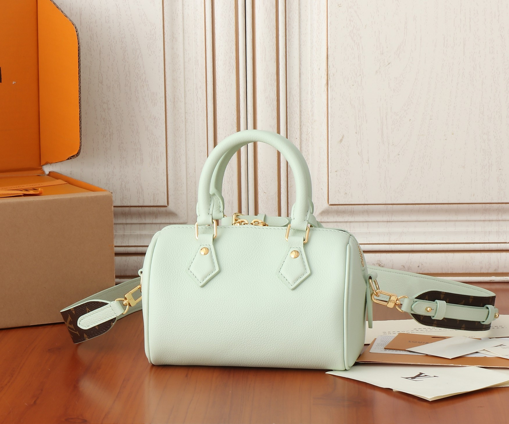 LV Speedy 18 M24605 18x12.5x11CM