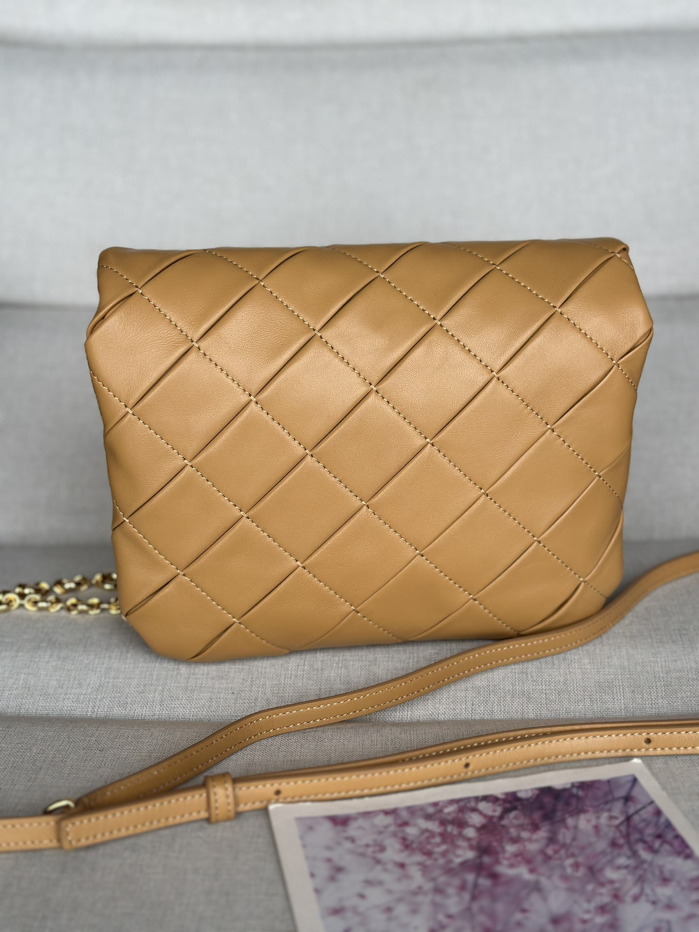 L0ew* puffer goya in pleated shiny nappa lambskin 23x17x9cm