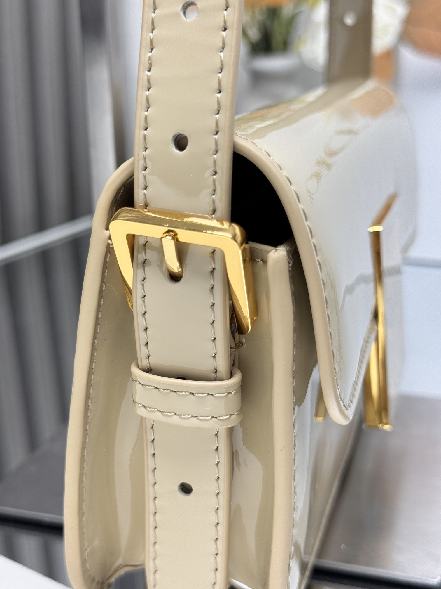 D*or miss D*or flap bag 22 x 11 x 6 cm(patent calfskin)