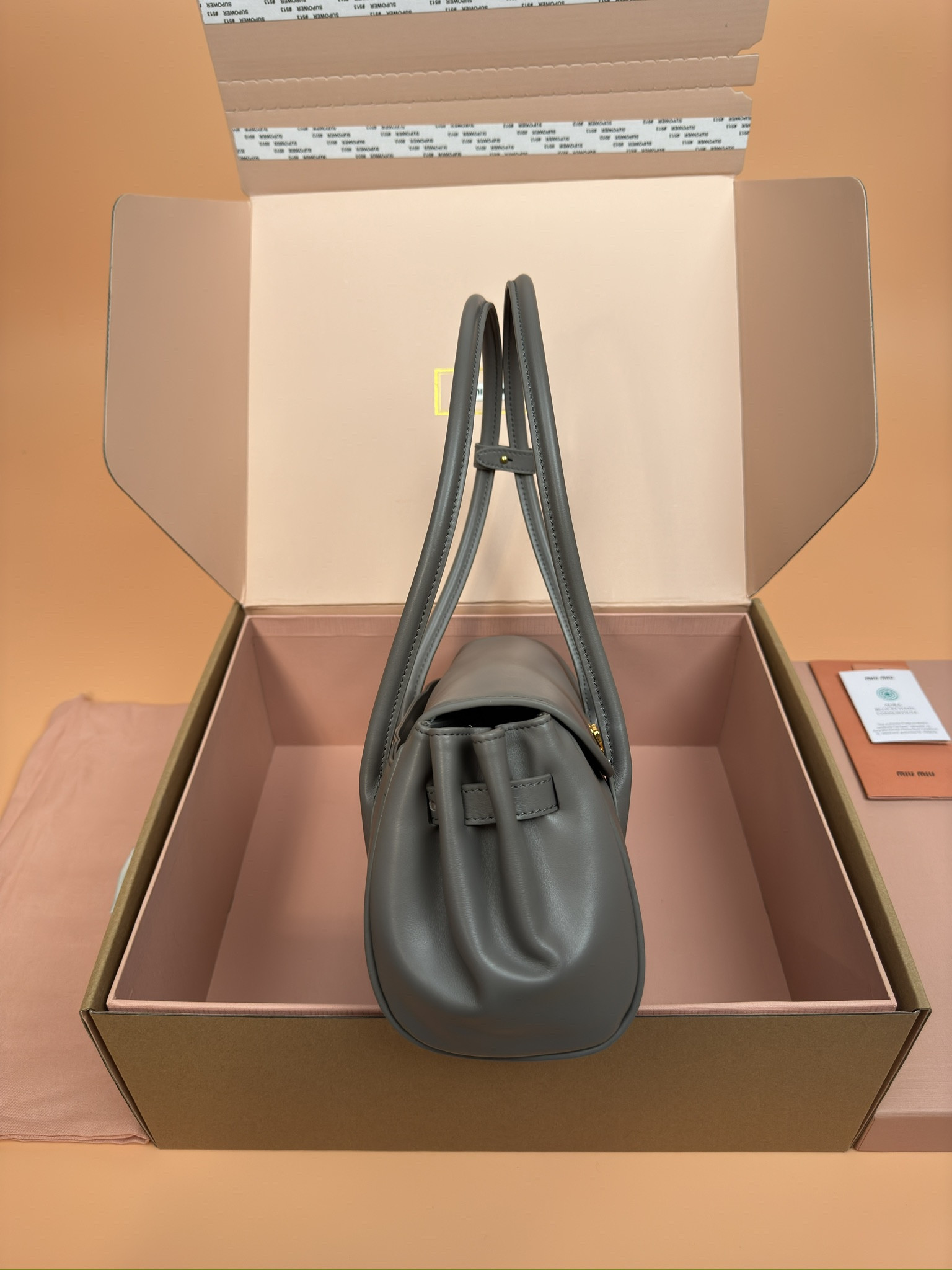 Miu Miu Leather shoulder bag 15x28x11cm