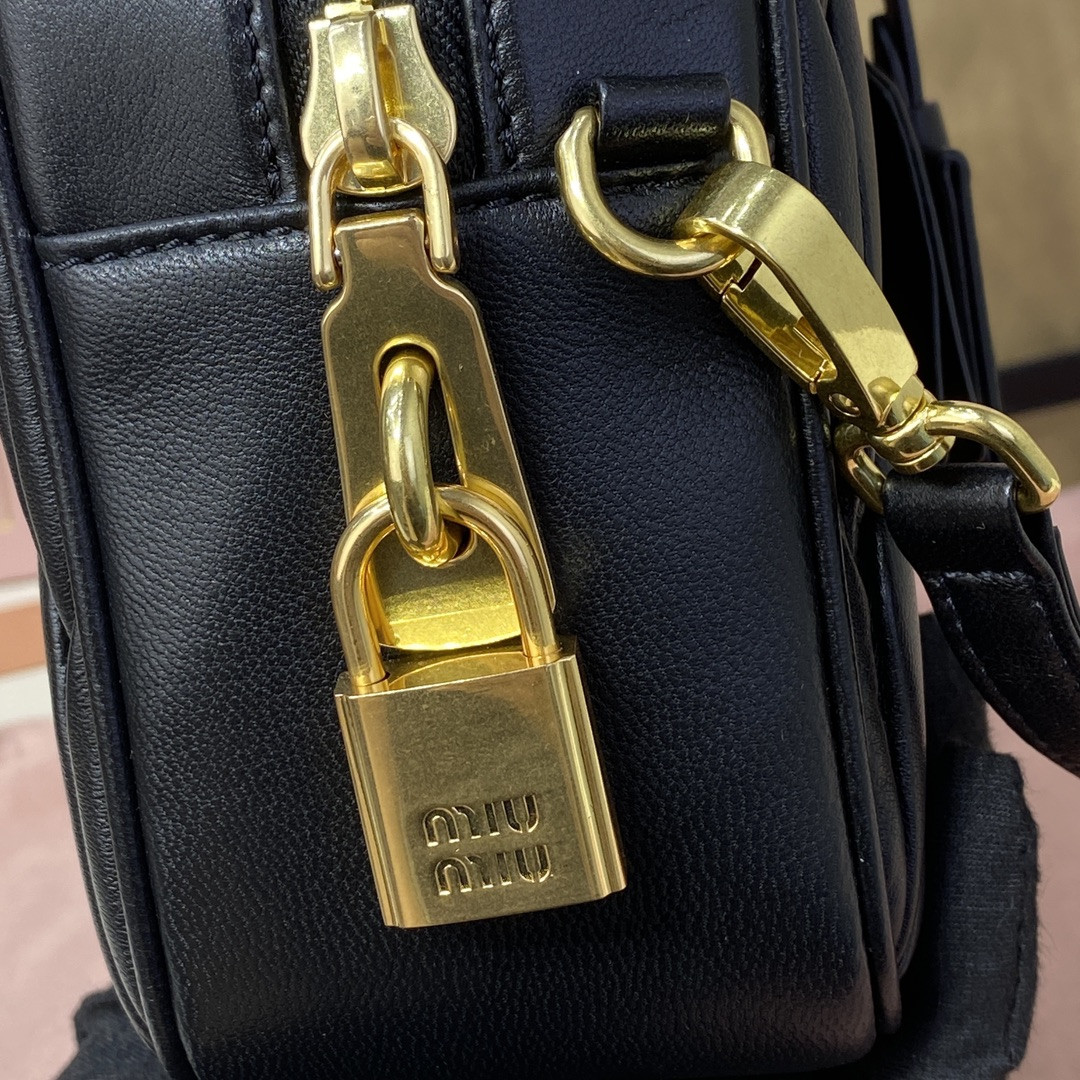 Miu Miu Arcadie matelassé nappa leather bag 24X16X7.5cm