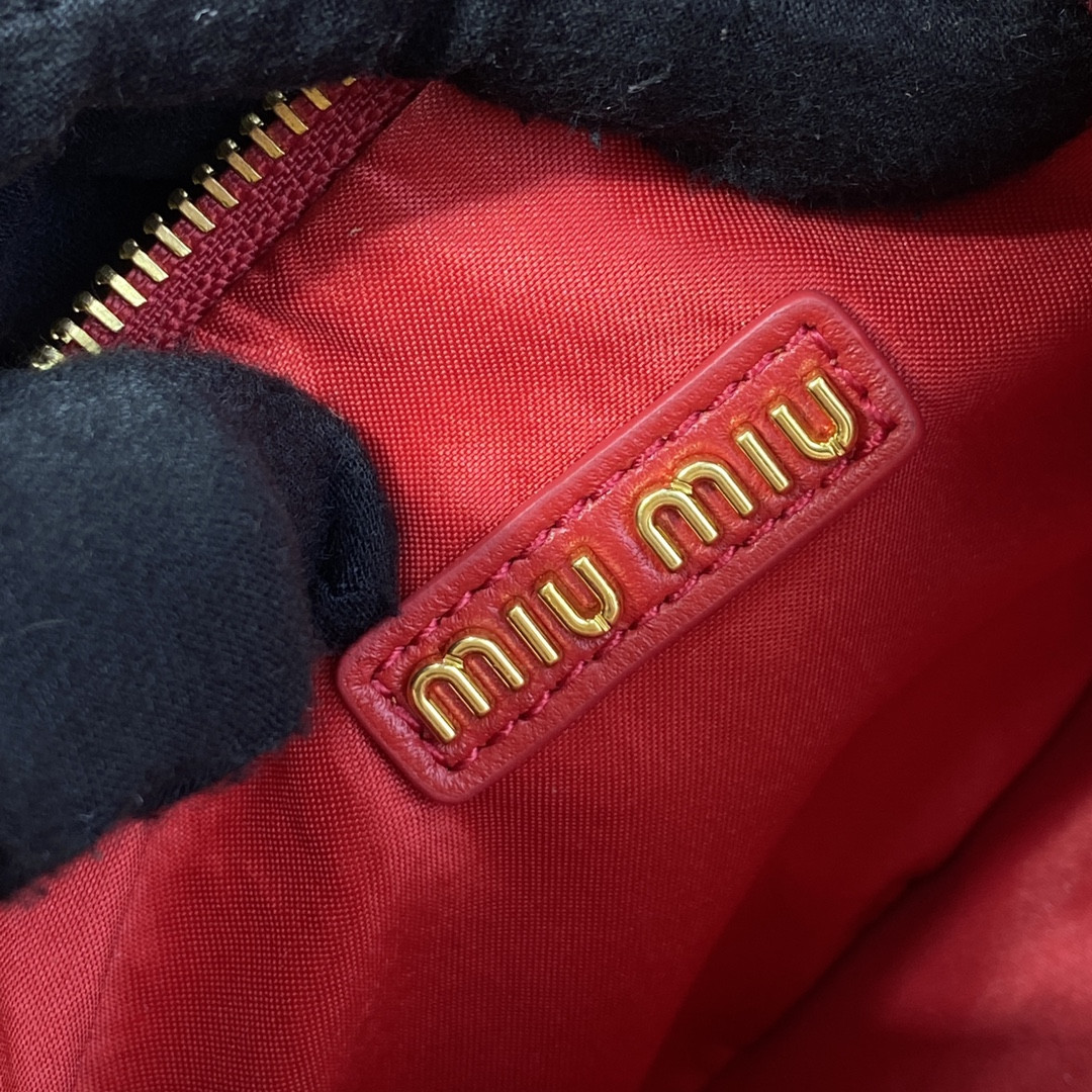 Miu Miu Wander matelassé nappa leather hobo bag 17x20x6cm