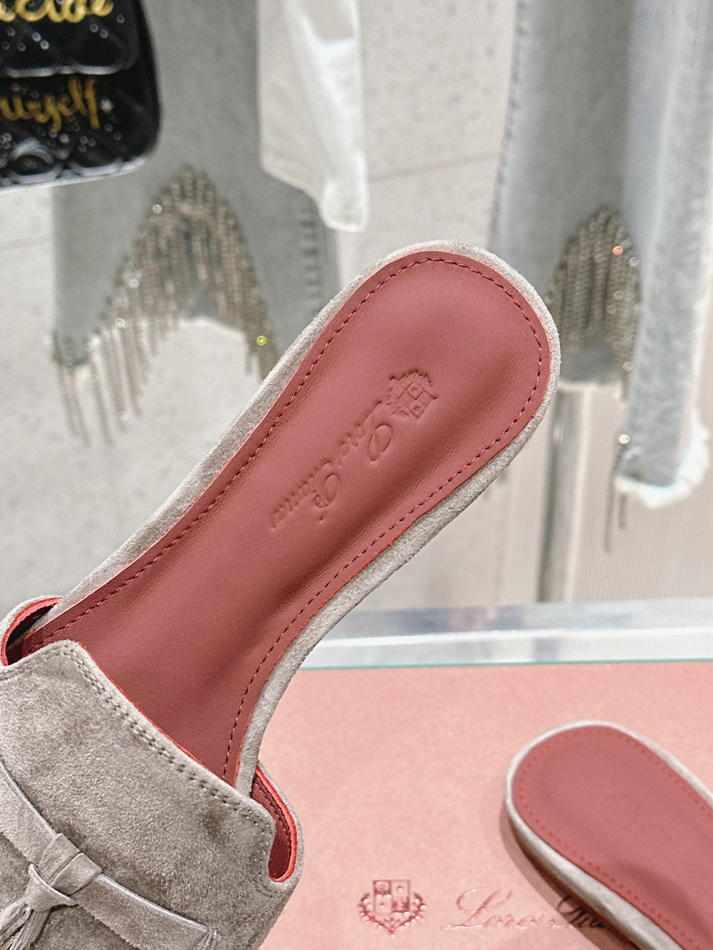 ua L**o p*ana summer charms sandal