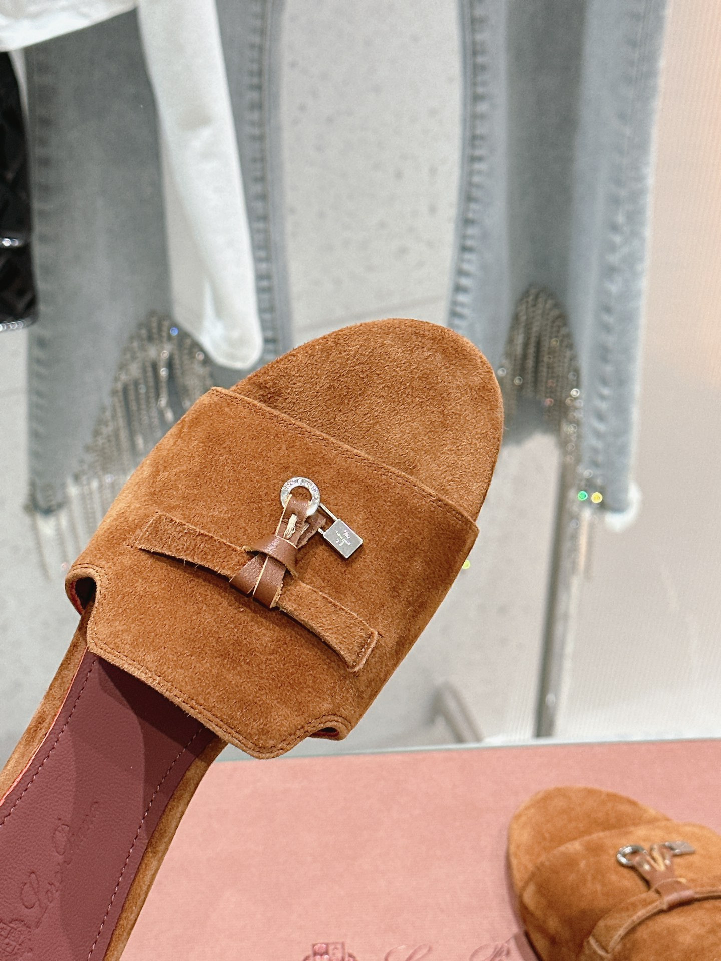 ua L**o p*ana summer charms sandal