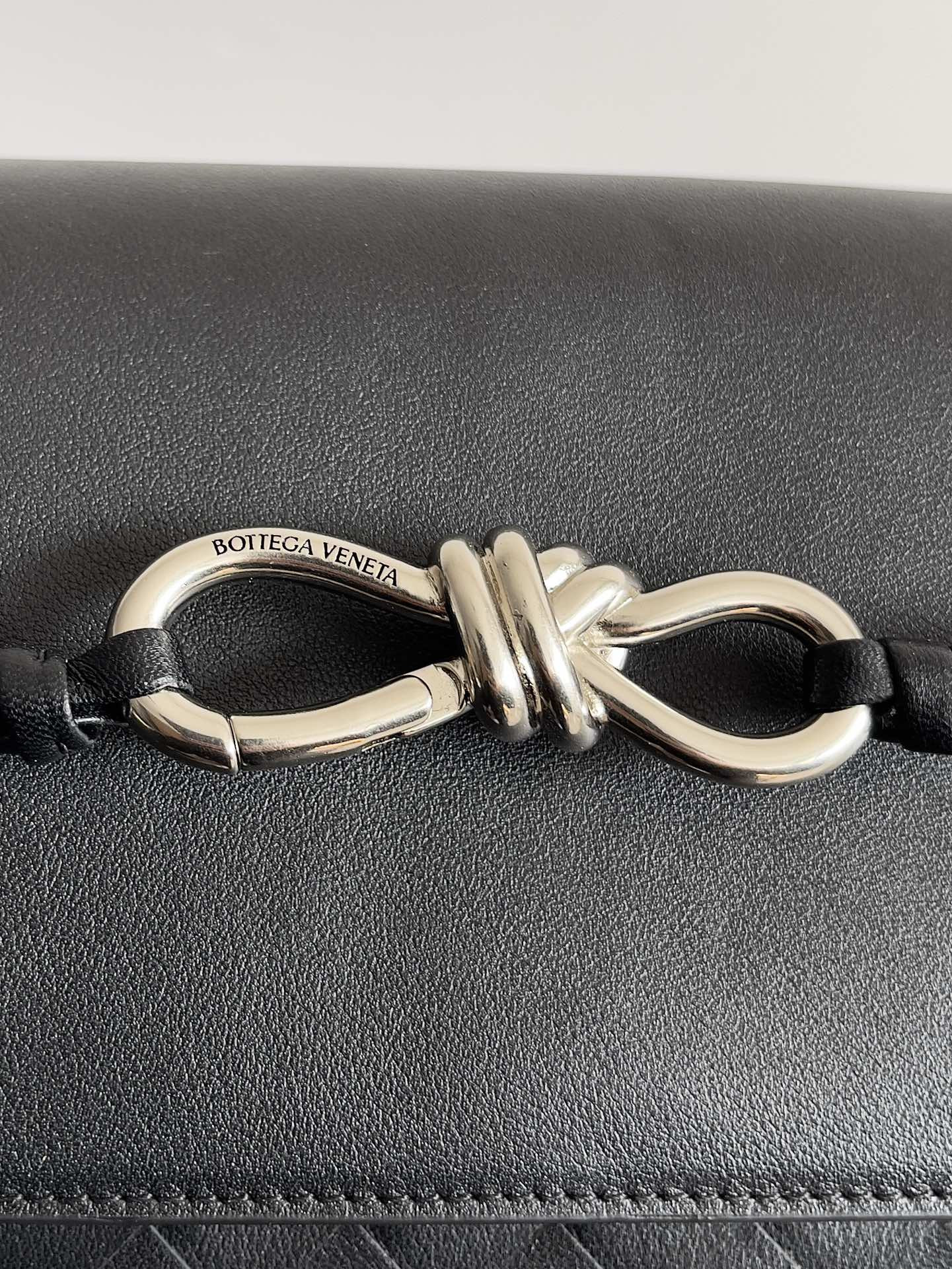 bo*te*ga Ve*ne*ta small andiamo messenger 29x20x13cm