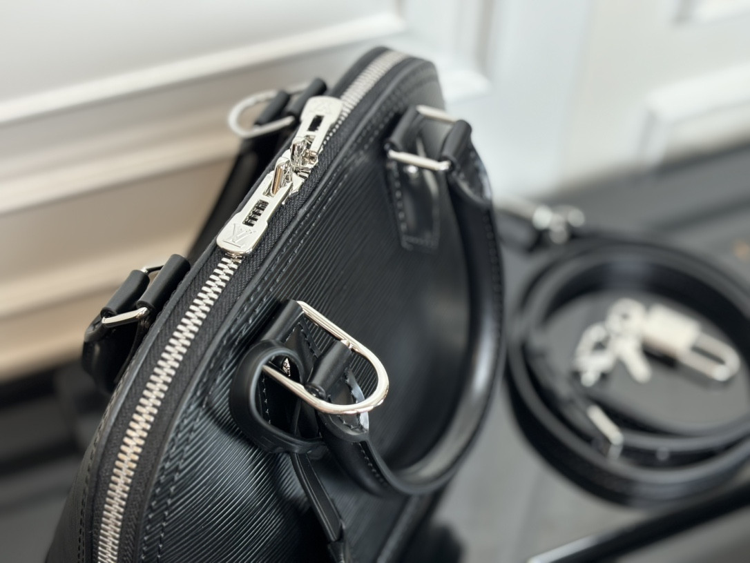 LV Alma BB M24645 23.5 x 17.5 x 11.5 cm