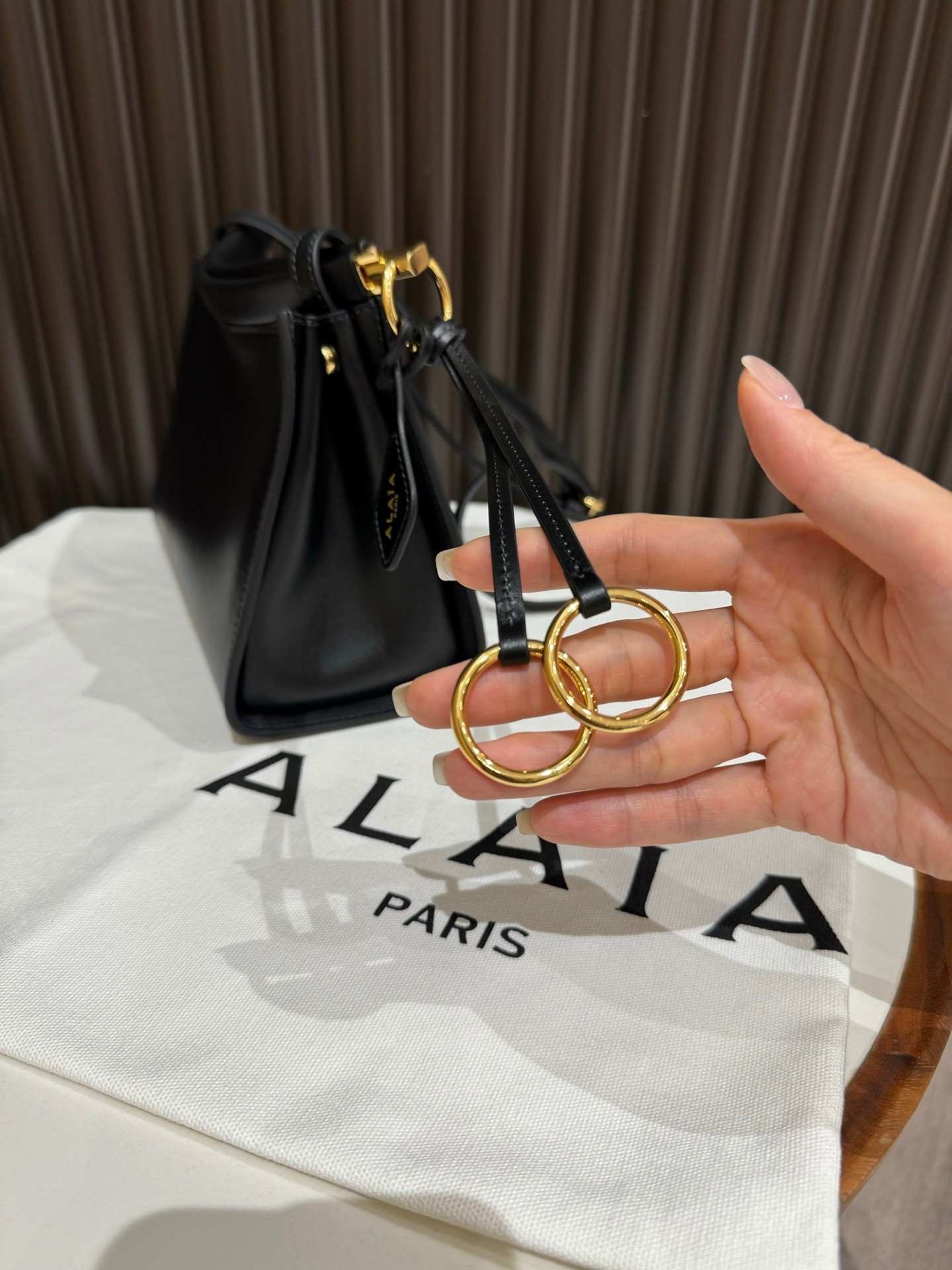 ALAÏA LE CLICK SMALL SQUARE BAG 20x15x9cm