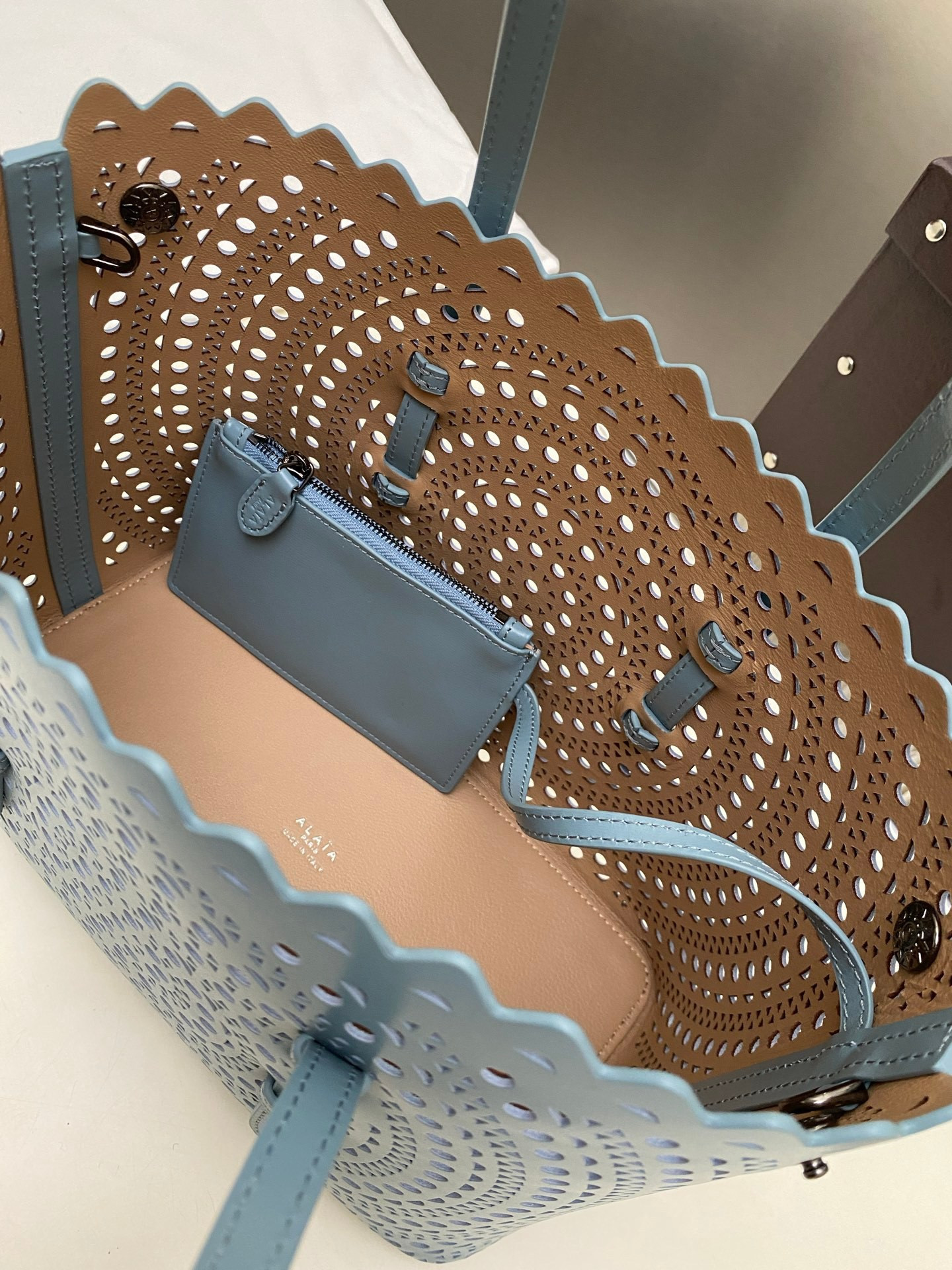 ALAÏA Mina 25 bag 25x20x12cm