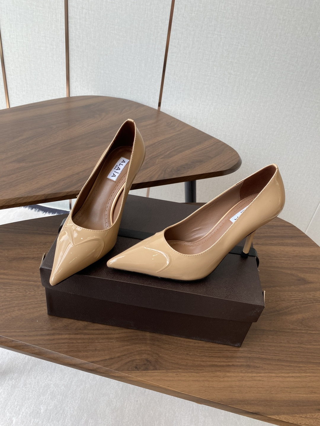 UA Alaia Pointy-Toe Pumps 9cm Heel(Customized Size 7-10 days production time)