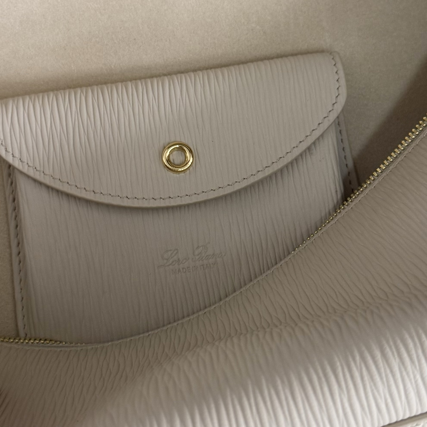 L**o p*ana extra pocket l27 calfskin 16x27x10cm