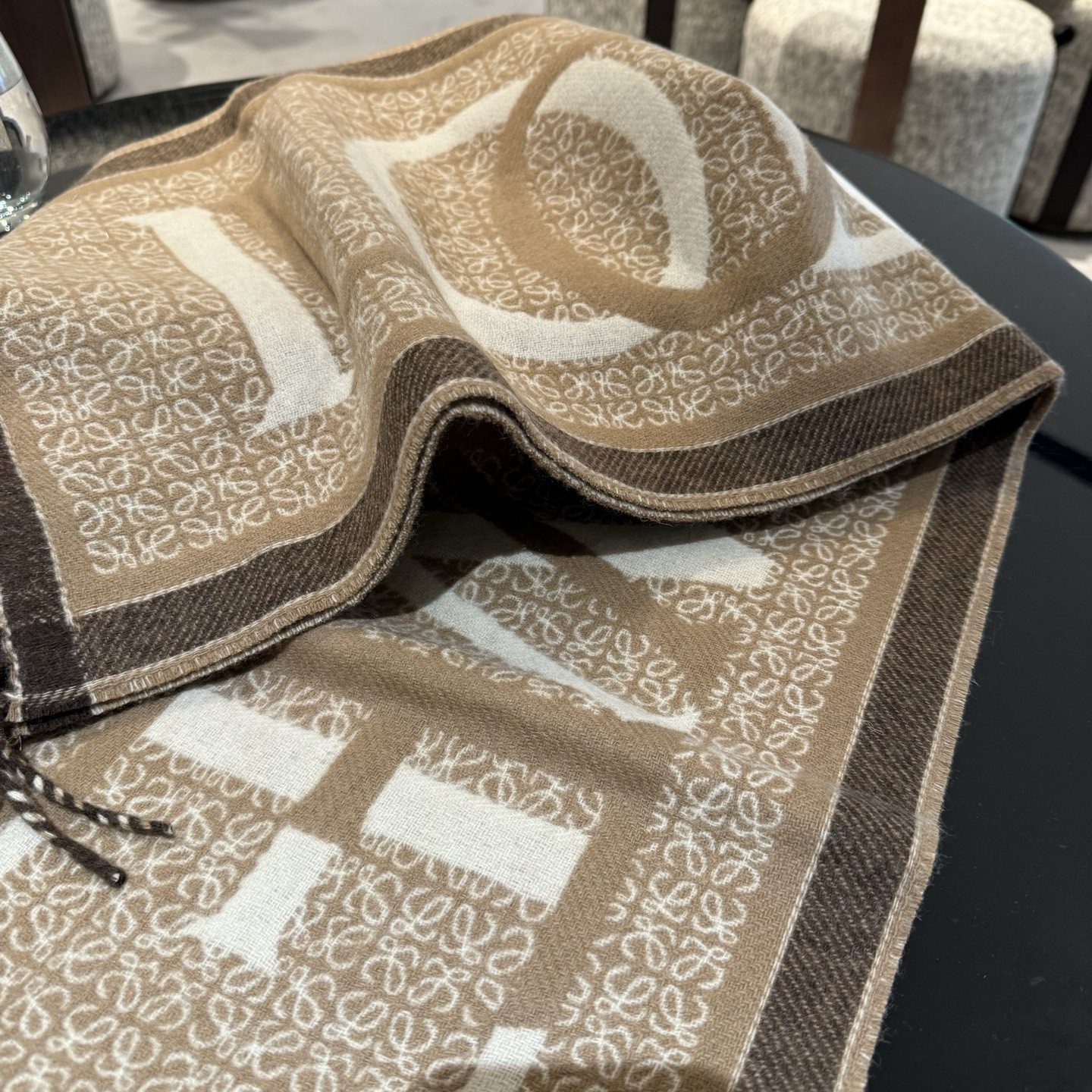 L0ew* scarf 30x180cm 90% wool 10% cashmere