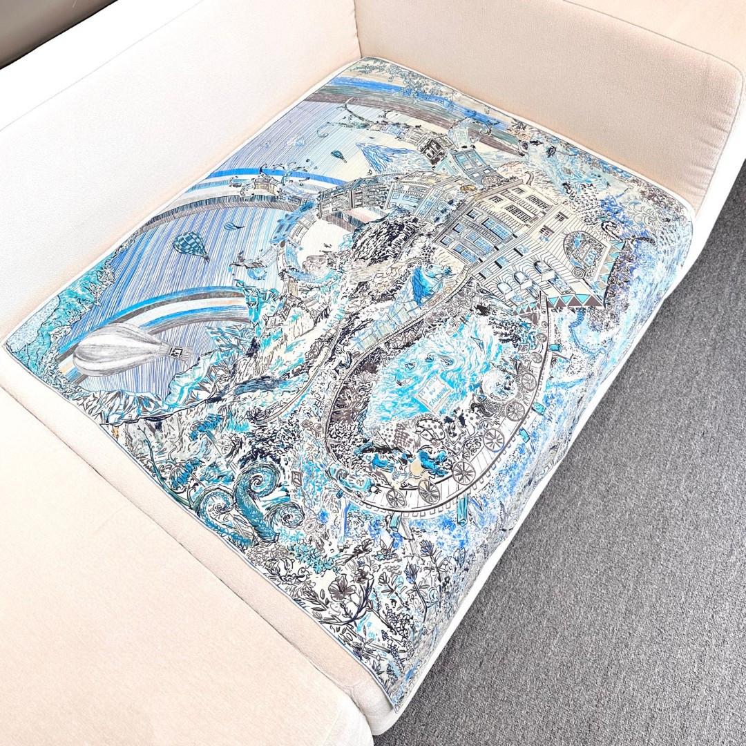 H**mes silk scarf 88.5x88.5cm
