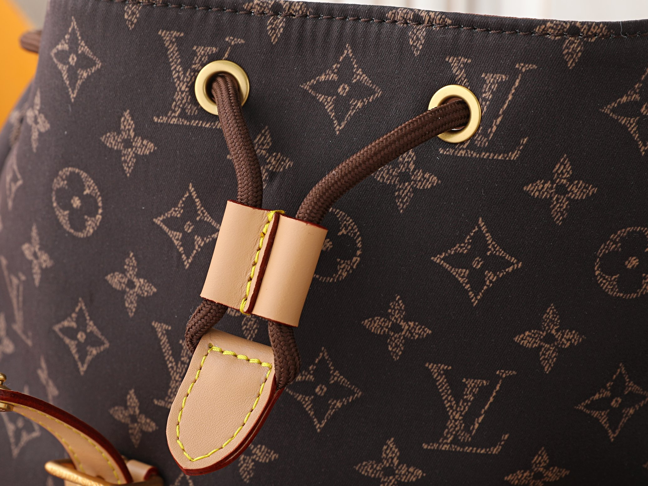 LV Christopher East West MM Silk Tech M2A423 51 x 44 x 26 cm